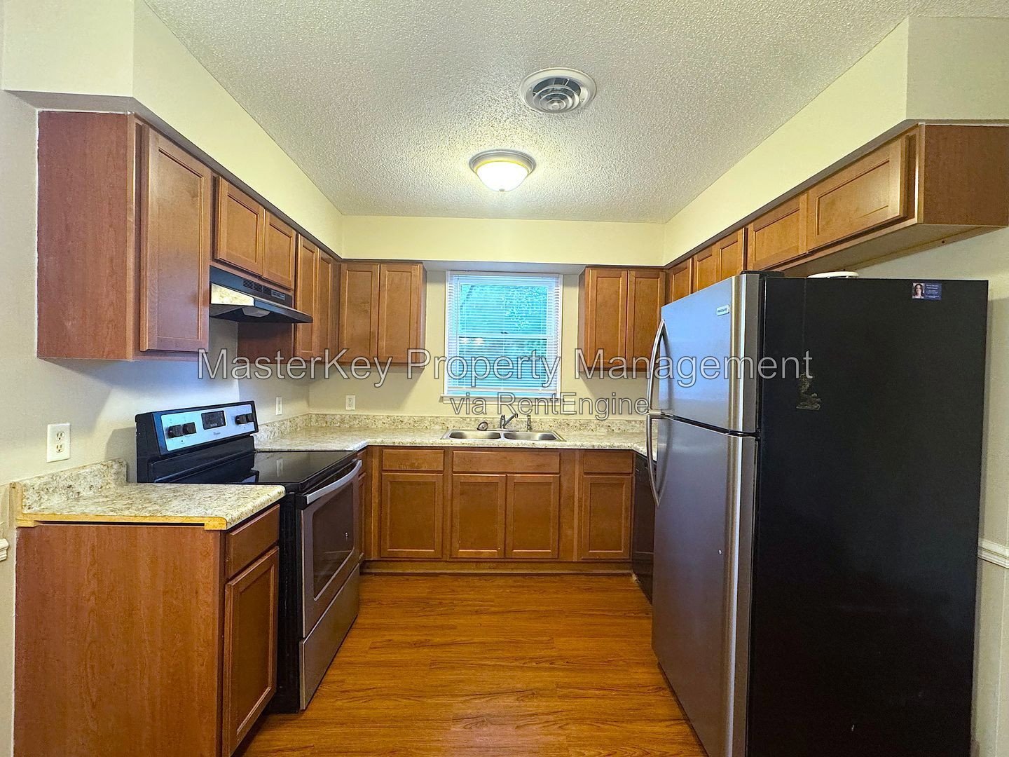 Cozy fenced Townhouse! property image