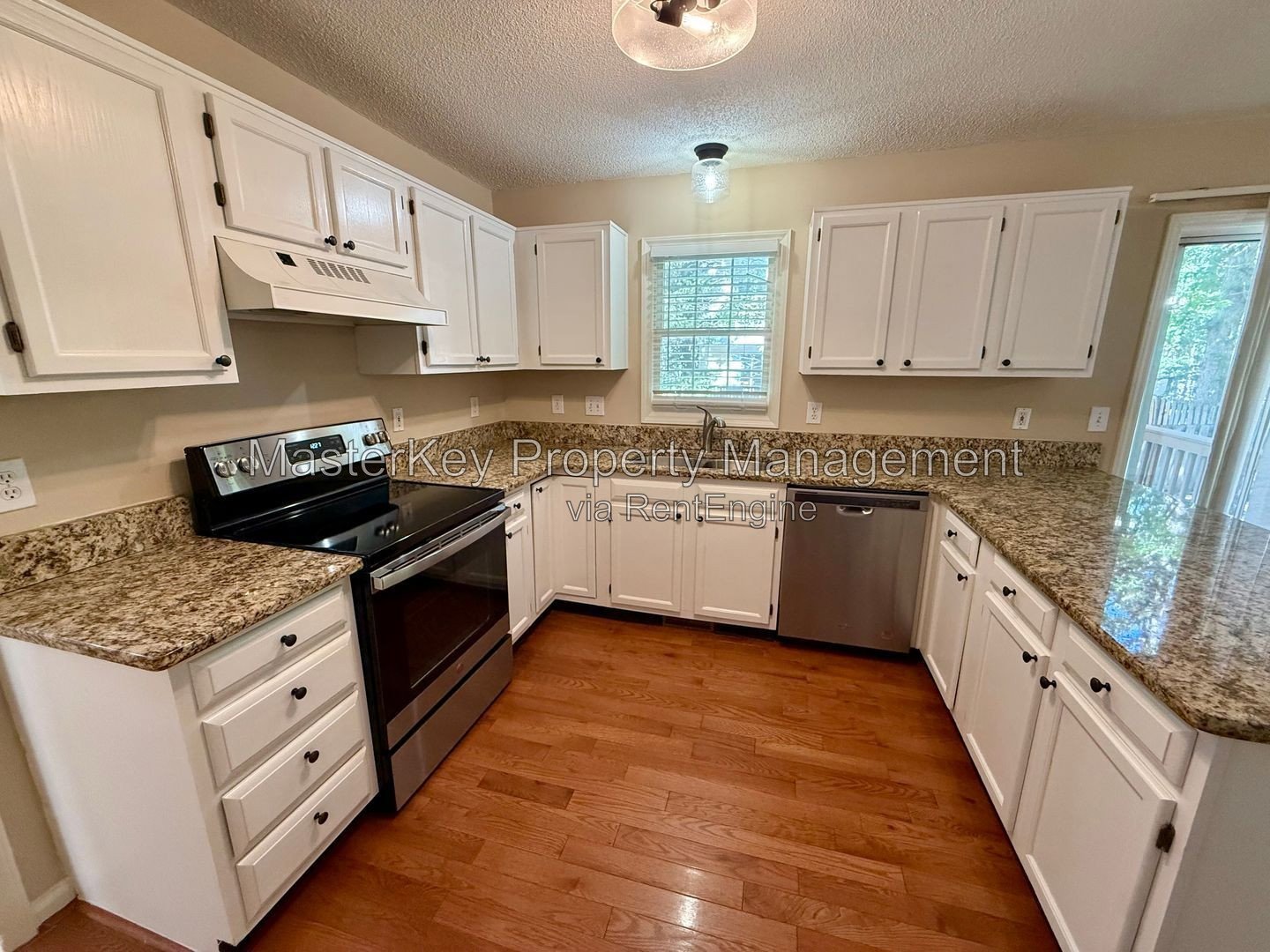 Charming 3-Bedroom, 2.5 Bathroom Single-Family in Cary, NC property image