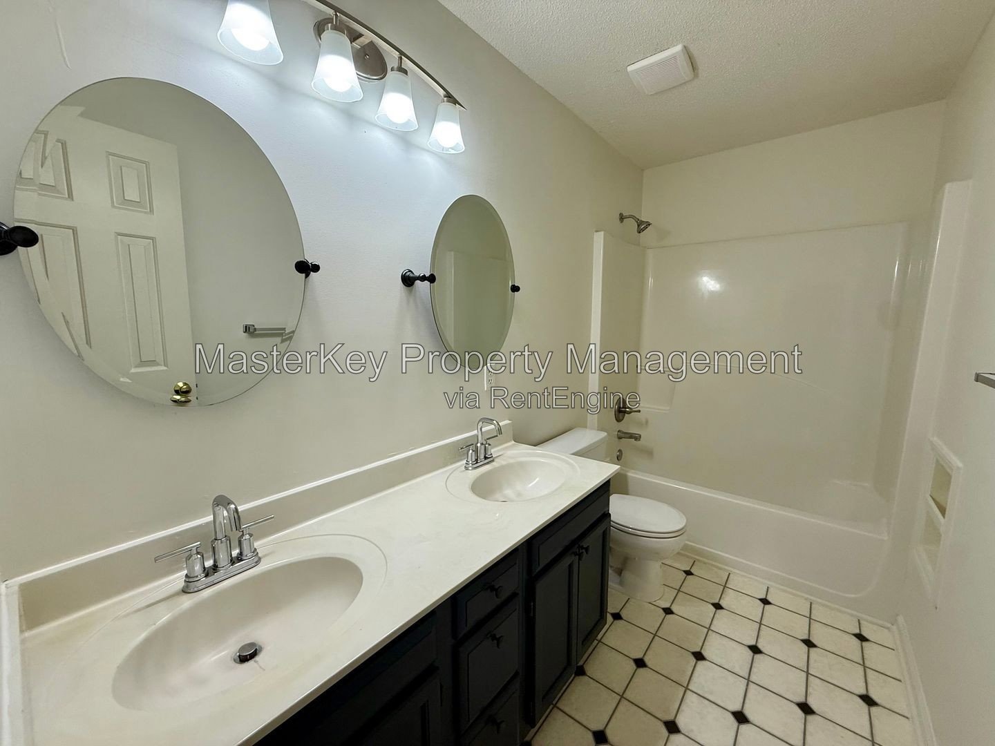 Charming 3-Bedroom, 2.5 Bathroom Single-Family in Cary, NC property image