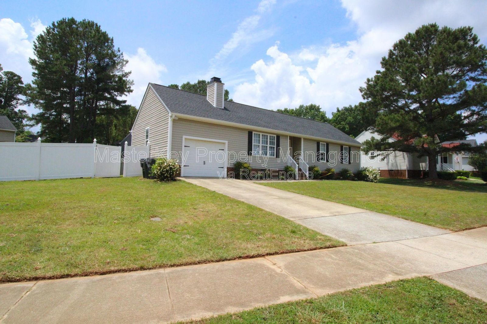 Beautiful 3 Bedroom Ranch Style Home in Holly Springs! property image