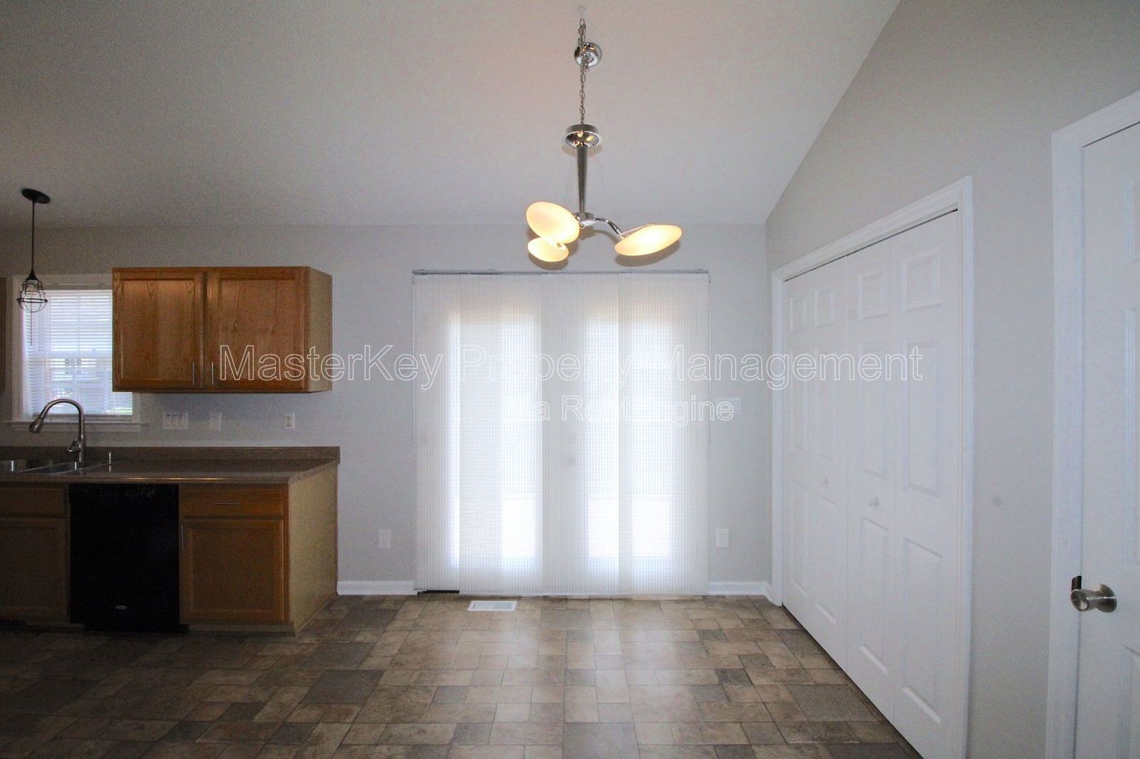 Beautiful 3 Bedroom Ranch Style Home in Holly Springs! property image