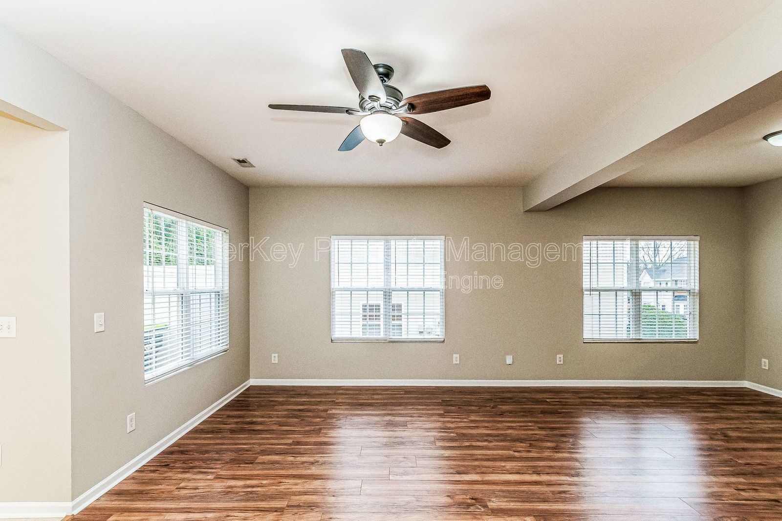 End Unit 3 Bedroom Townhome in Apex! property image