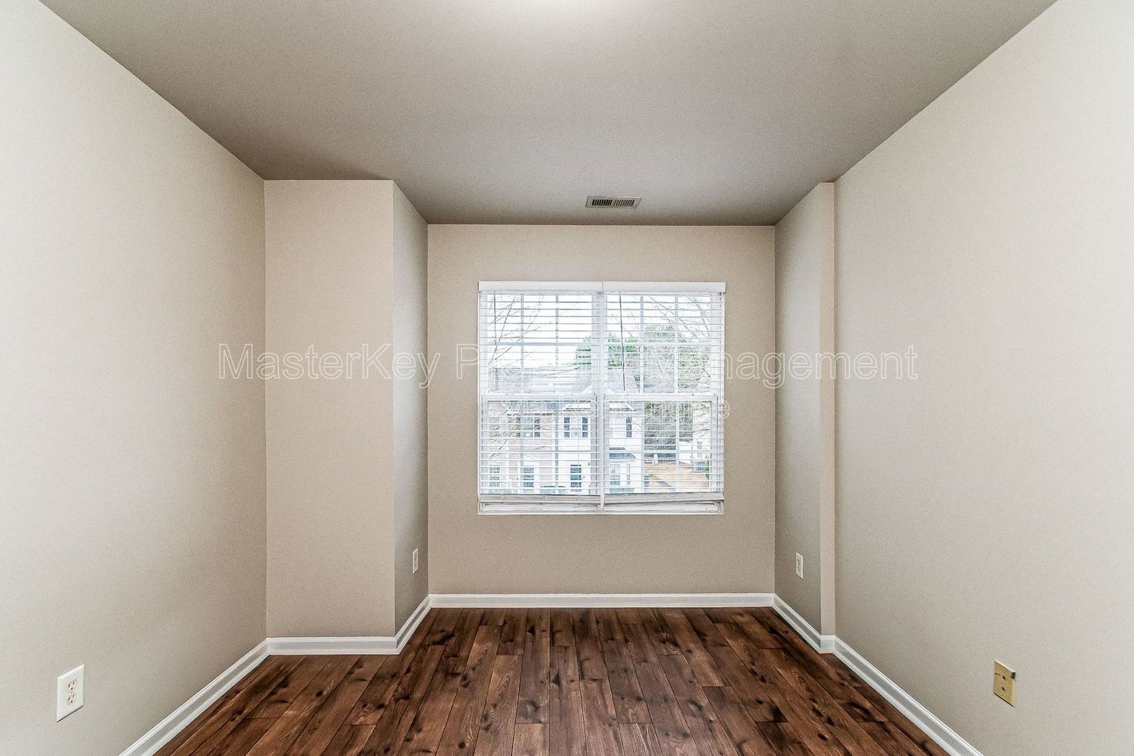 End Unit 3 Bedroom Townhome in Apex! property image