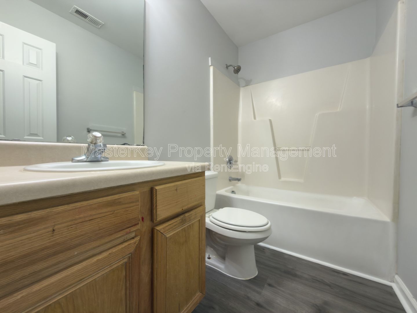 End Unit 3 Bedroom Townhome in Raleigh! property image