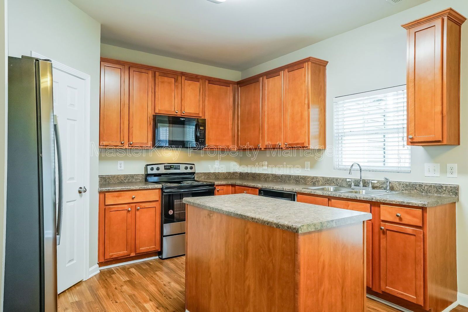 Well Maintained 2 Story Townhome! property image