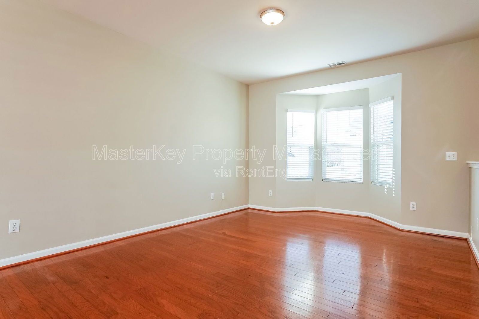 Well Maintained 2 Story Townhome! property image