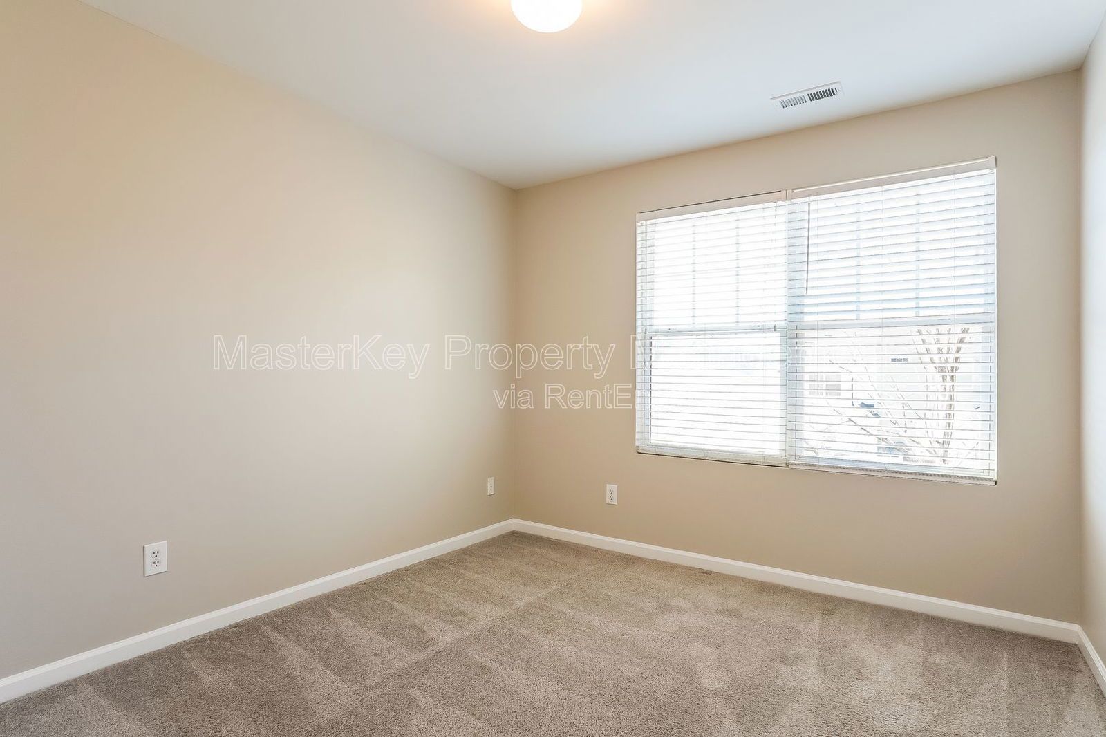 Well Maintained 2 Story Townhome! property image