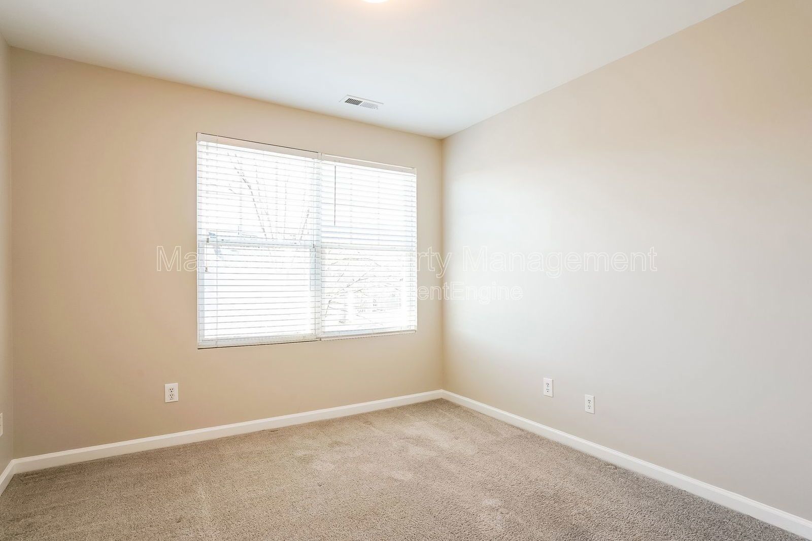 Well Maintained 2 Story Townhome! property image