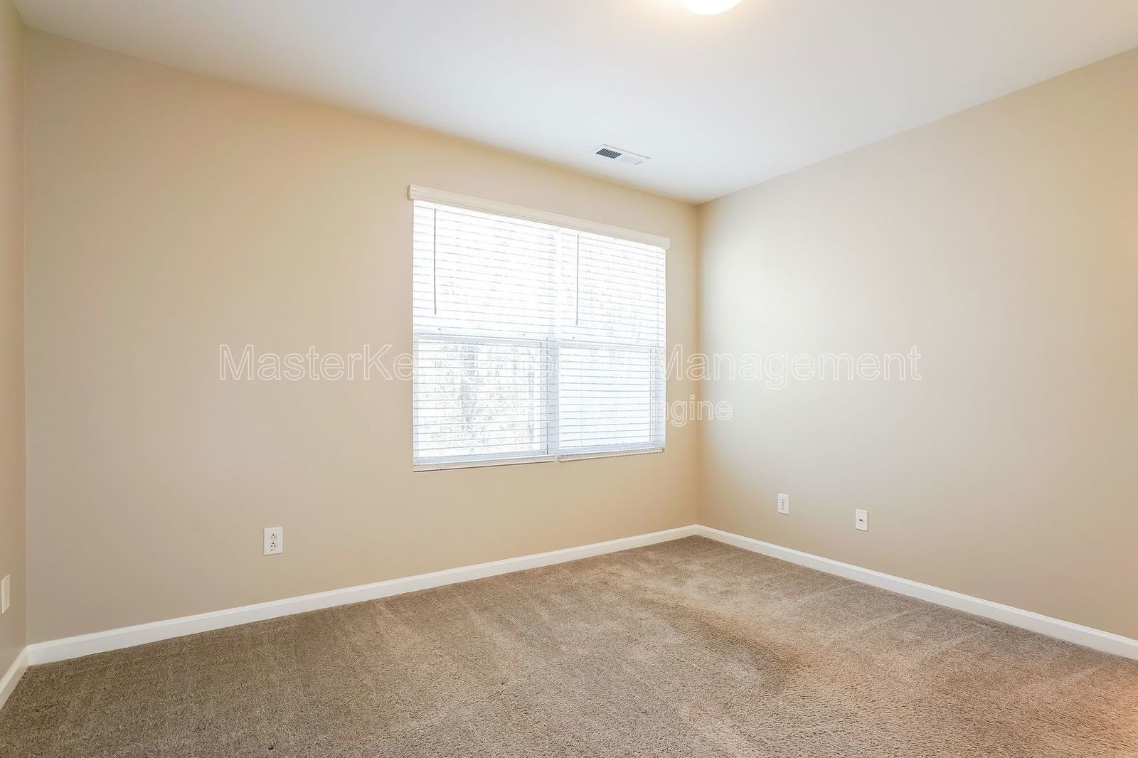 Well Maintained 2 Story Townhome! property image