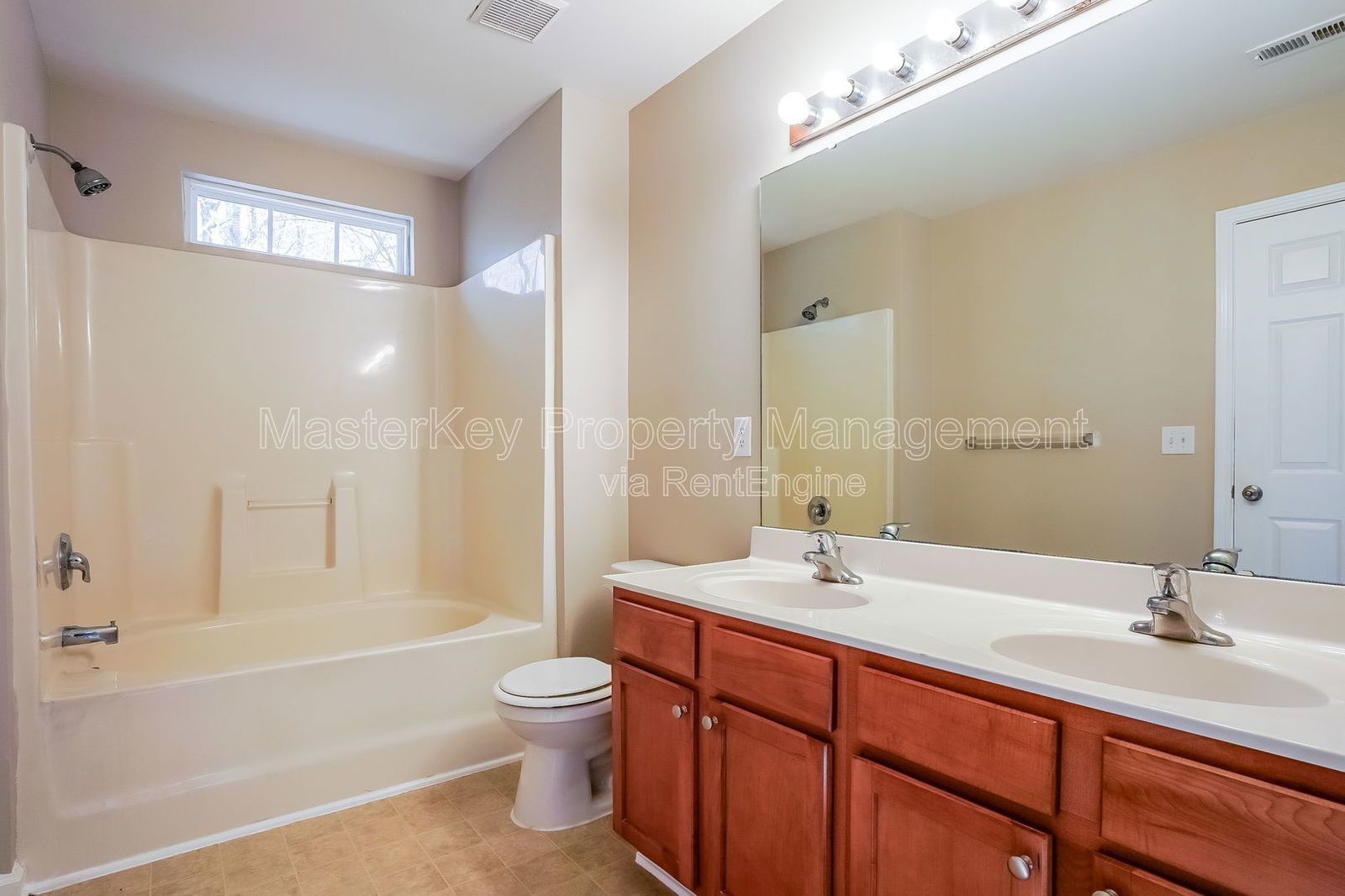 Well Maintained 2 Story Townhome! property image