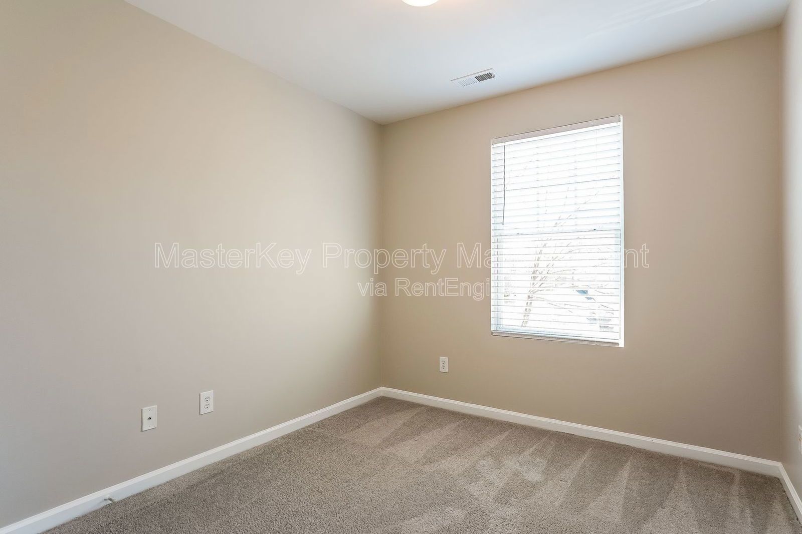 Well Maintained 2 Story Townhome! property image