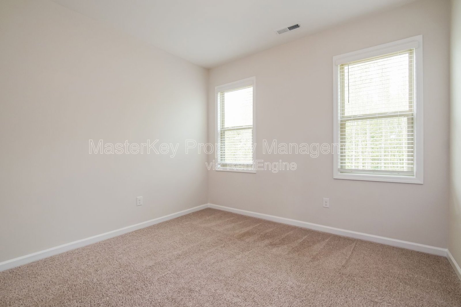 Spacious 4 Bedroom Single Family In Clayton NC!!! property image