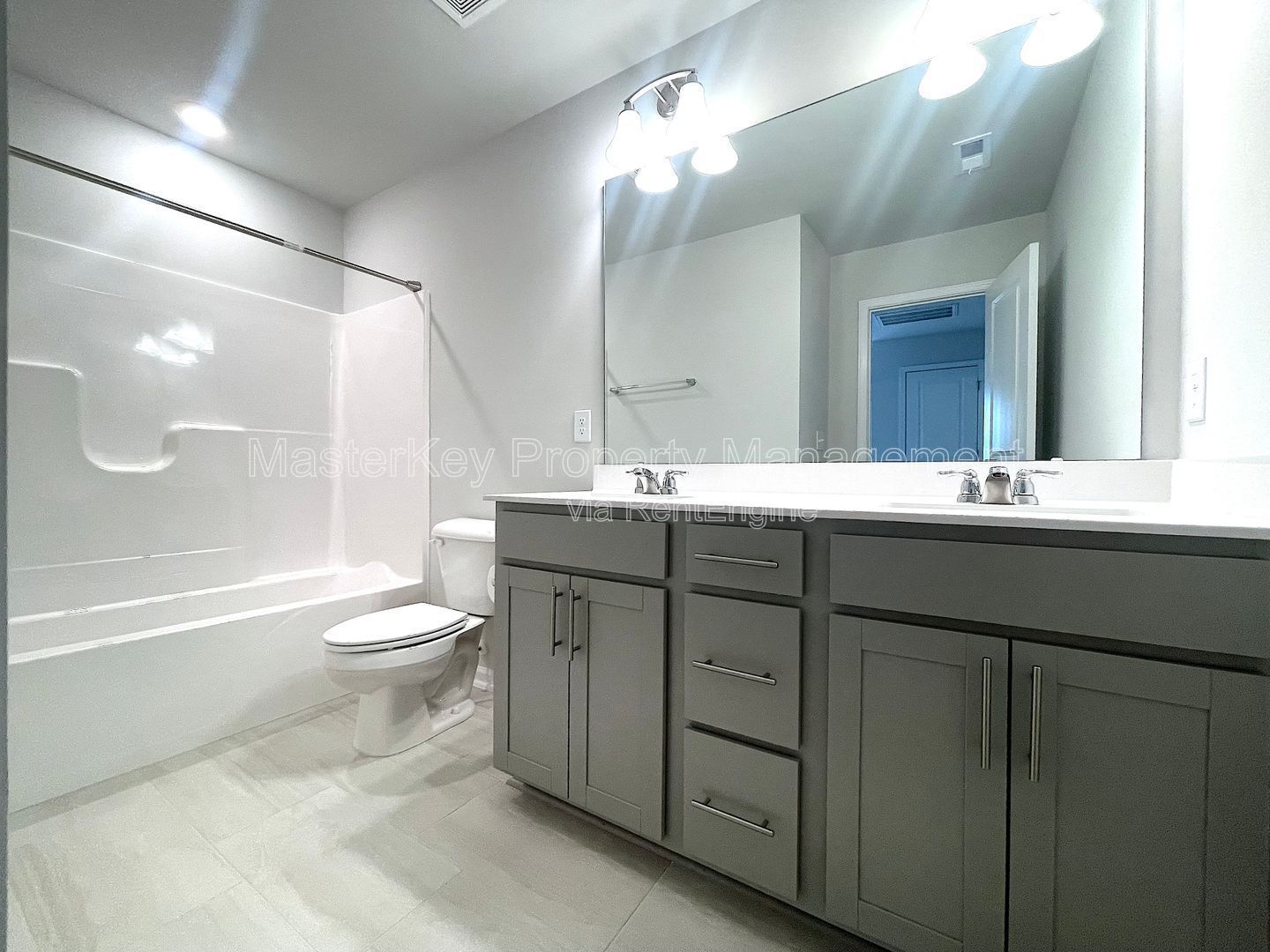Spacious 4 Bedroom End Unit Townhome in Raleigh! property image
