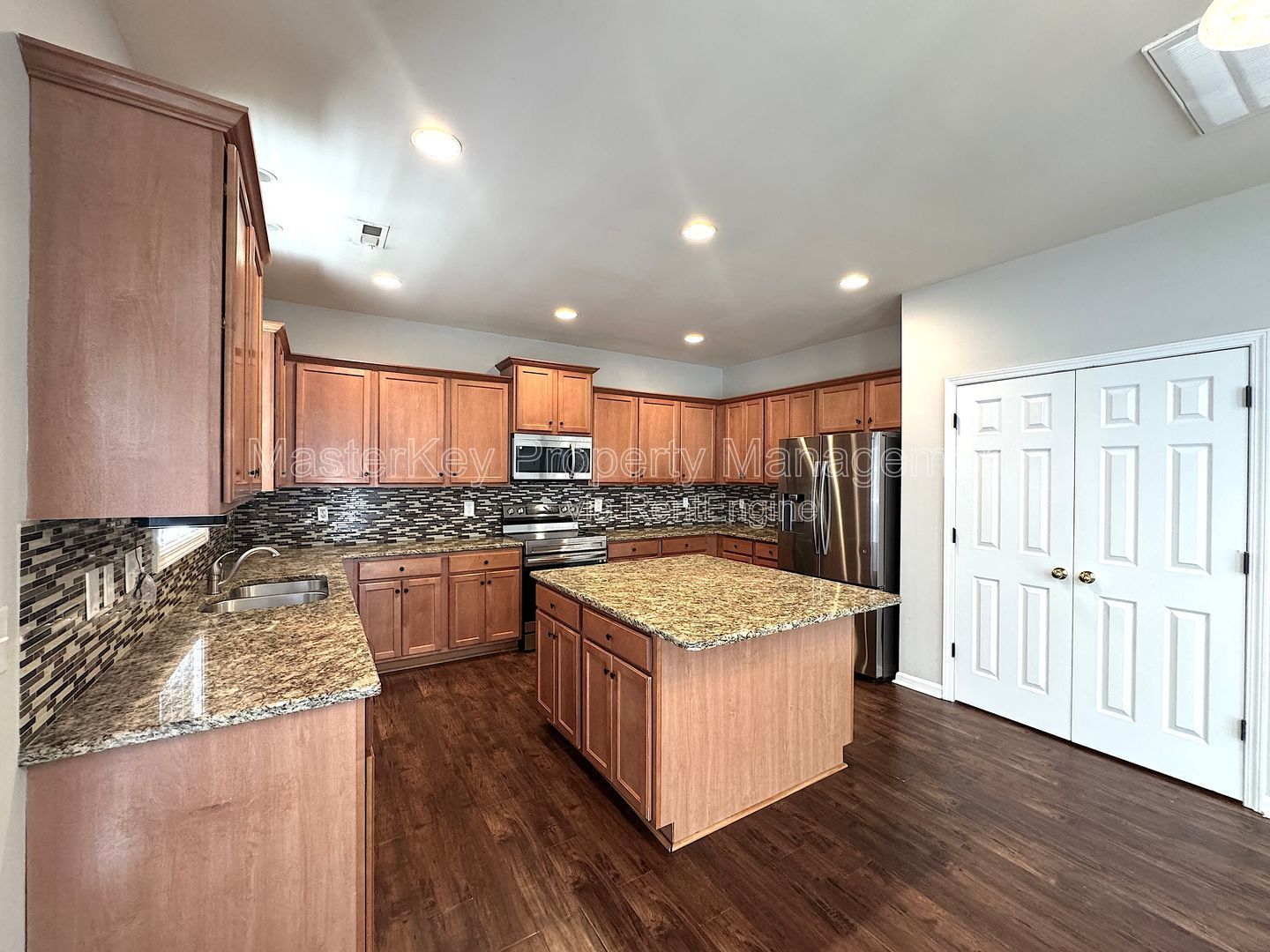 Spacious 4-Bedroom, 2.5 Bathroom Single-Family in Apex, NC property image