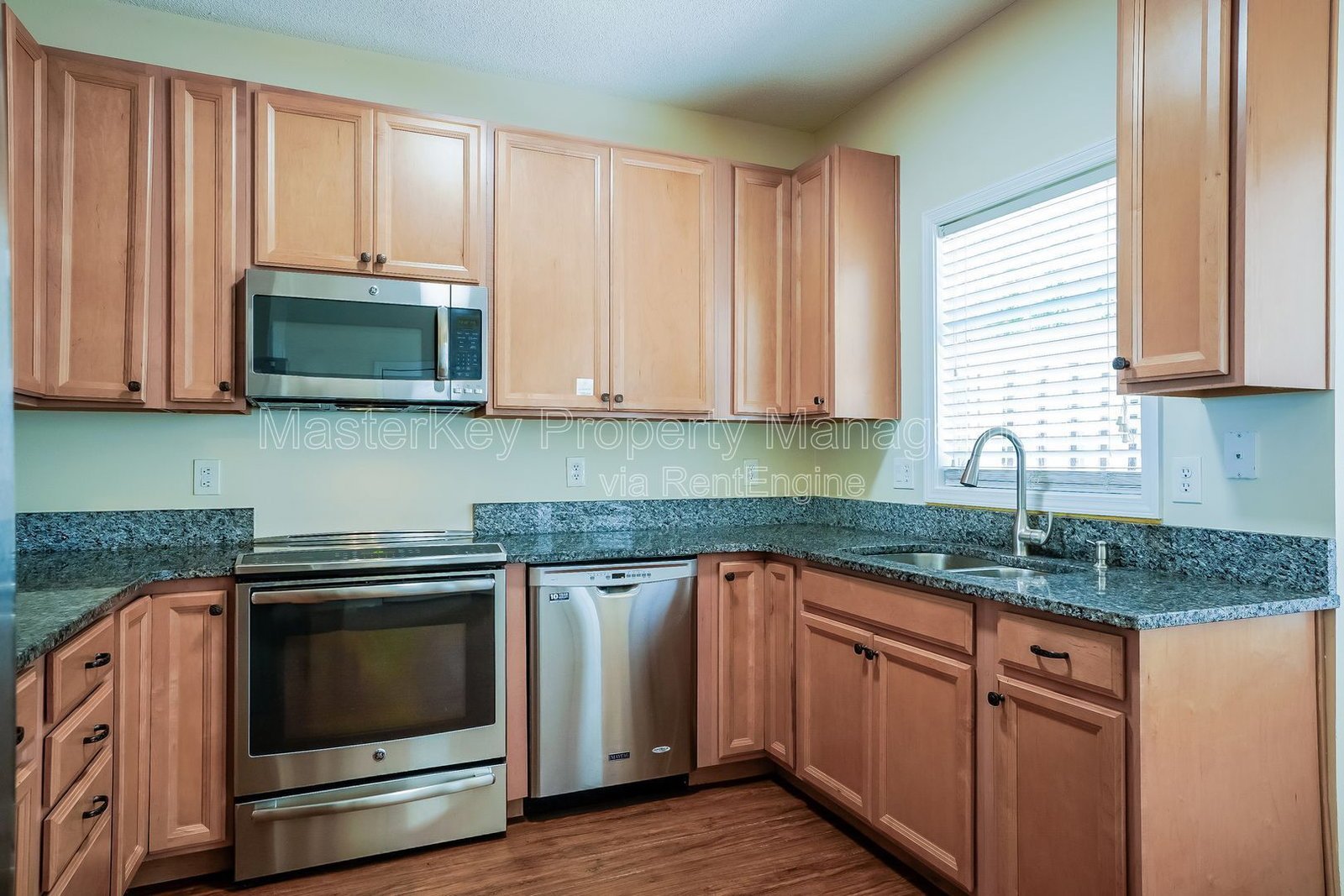 Beautiful End Unit Townhome in a Great Cary Location property image