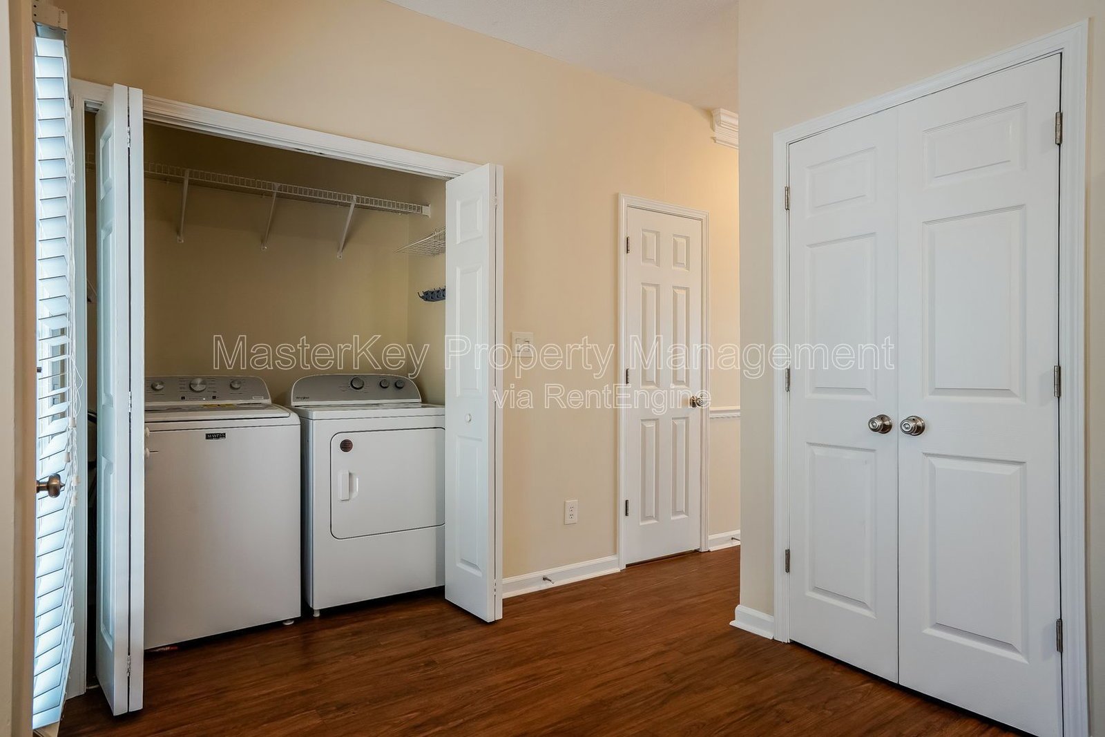Beautiful End Unit Townhome in a Great Cary Location property image