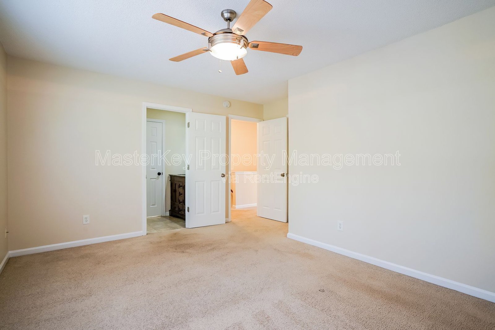 Beautiful End Unit Townhome in a Great Cary Location property image