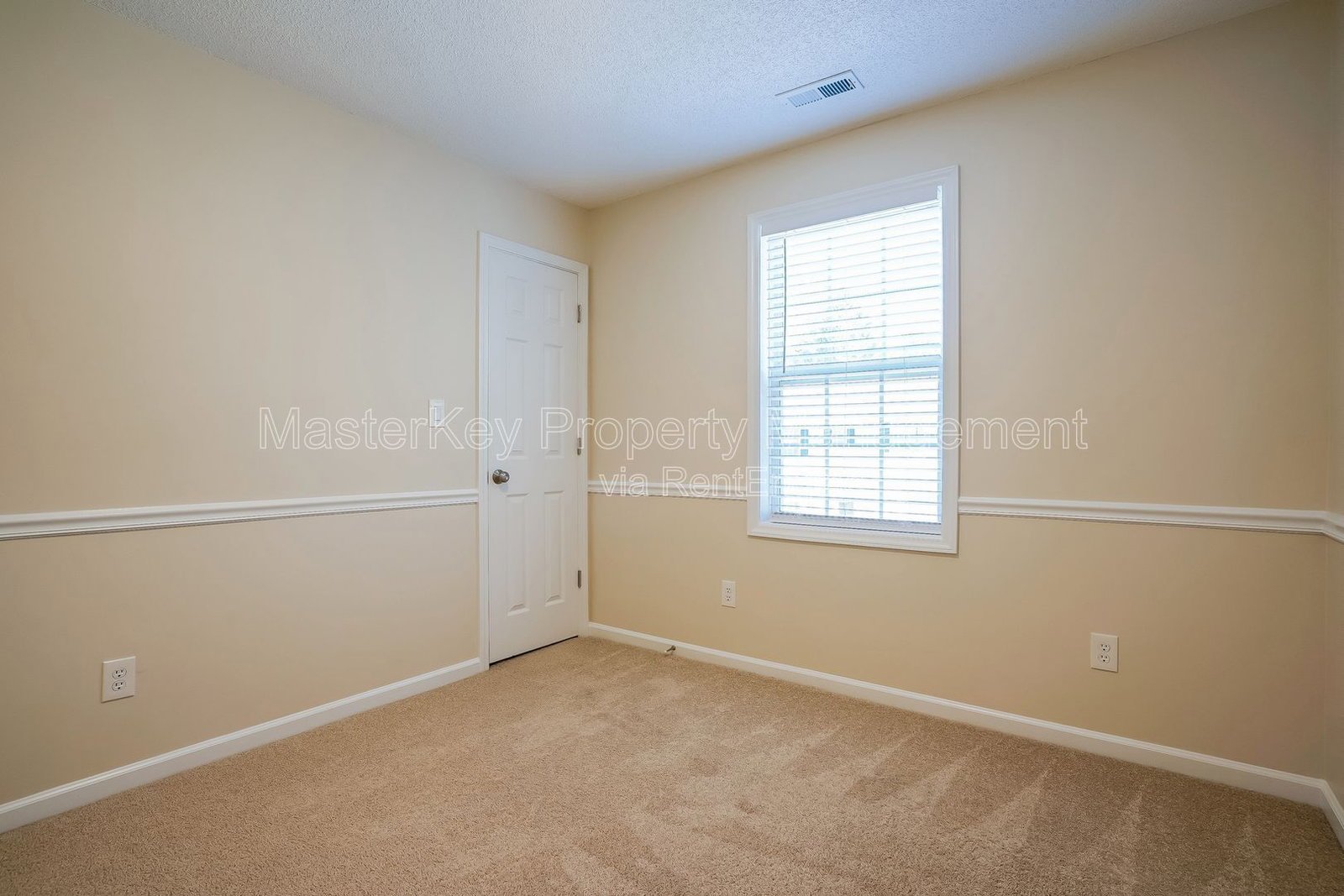 Beautiful End Unit Townhome in a Great Cary Location property image