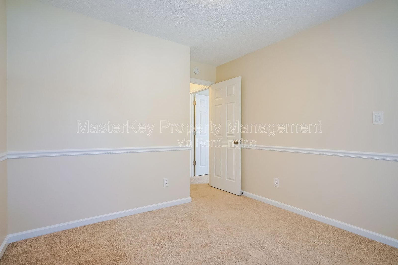 Beautiful End Unit Townhome in a Great Cary Location property image
