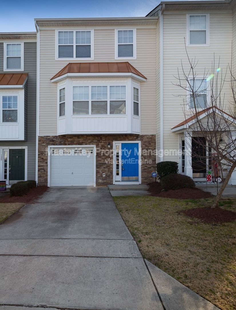 Stunning 3-Bedroom, 3.5 Bathroom Townhome in Apex, NC property image