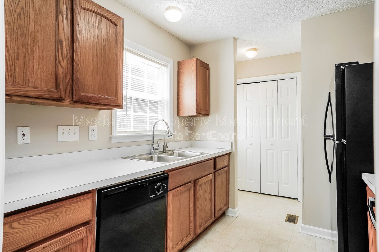 Charming 3-Bedroom, 2 Bathroom Single-Family in Holly Springs, NC property image