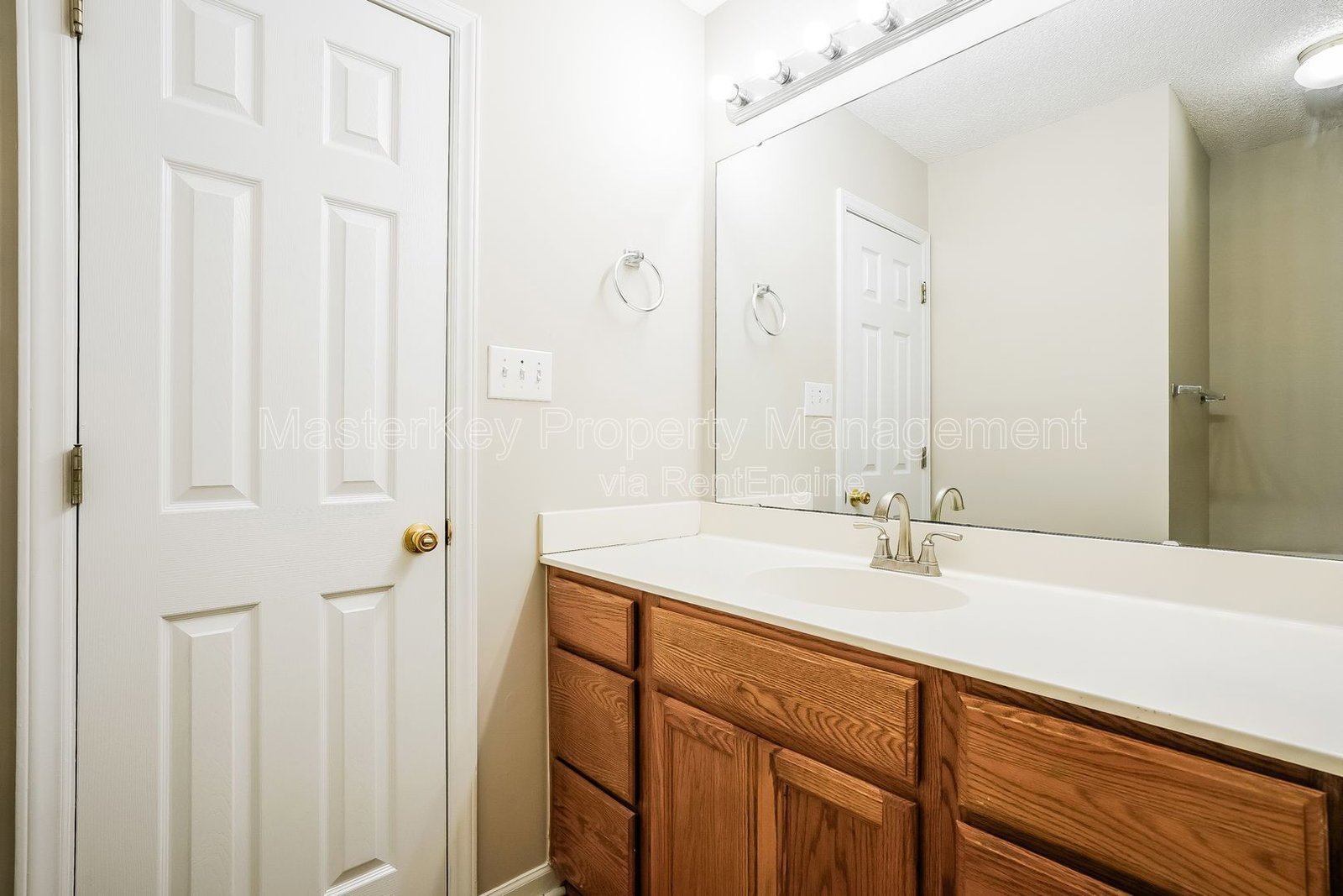Charming 3-Bedroom, 2 Bathroom Single-Family in Holly Springs, NC property image