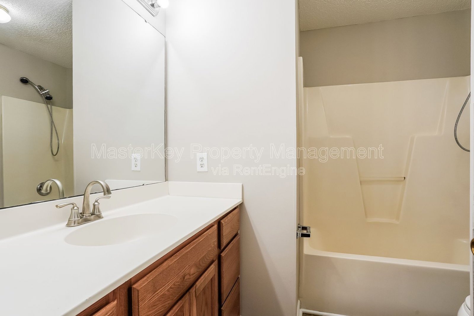 Charming 3-Bedroom, 2 Bathroom Single-Family in Holly Springs, NC property image