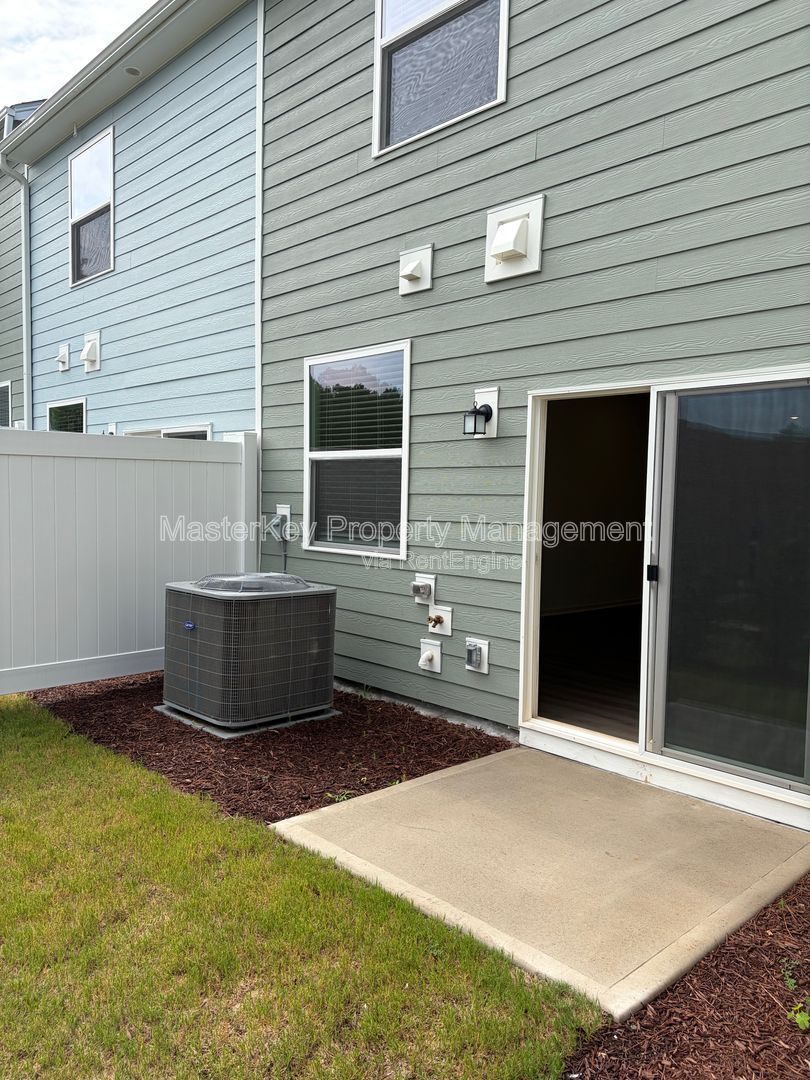 Spacious 3 Bedroom Townhome Located In Raleigh NC!!! property image
